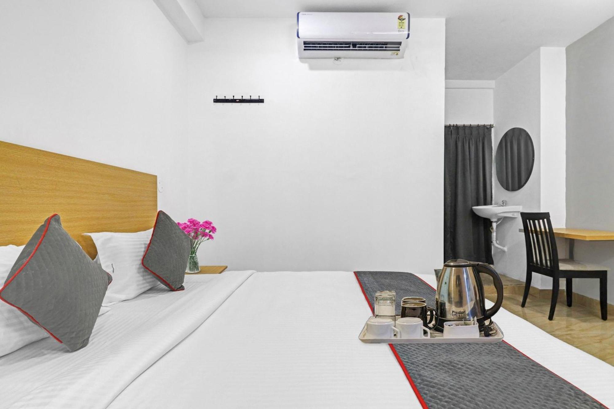 OYO Townhouse 1014 De Alphabet Hotel Q City Gachibowli Buitenkant foto