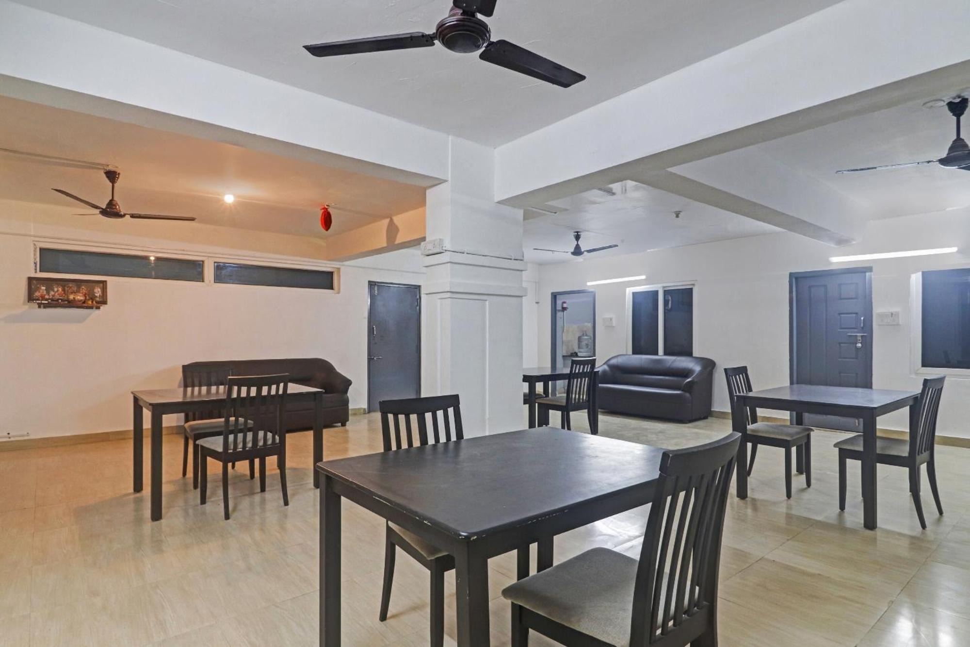 OYO Townhouse 1014 De Alphabet Hotel Q City Gachibowli Buitenkant foto