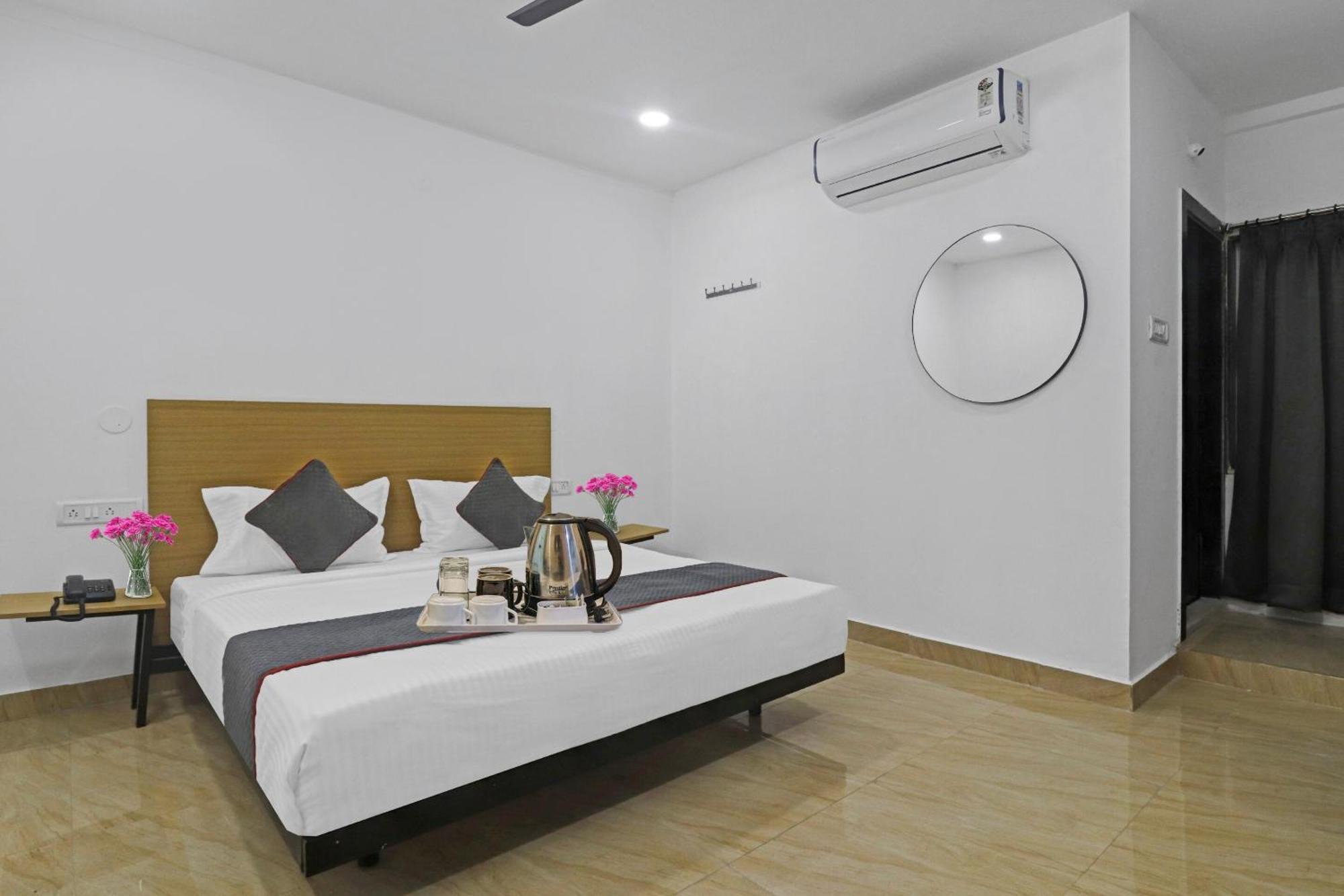 OYO Townhouse 1014 De Alphabet Hotel Q City Gachibowli Buitenkant foto