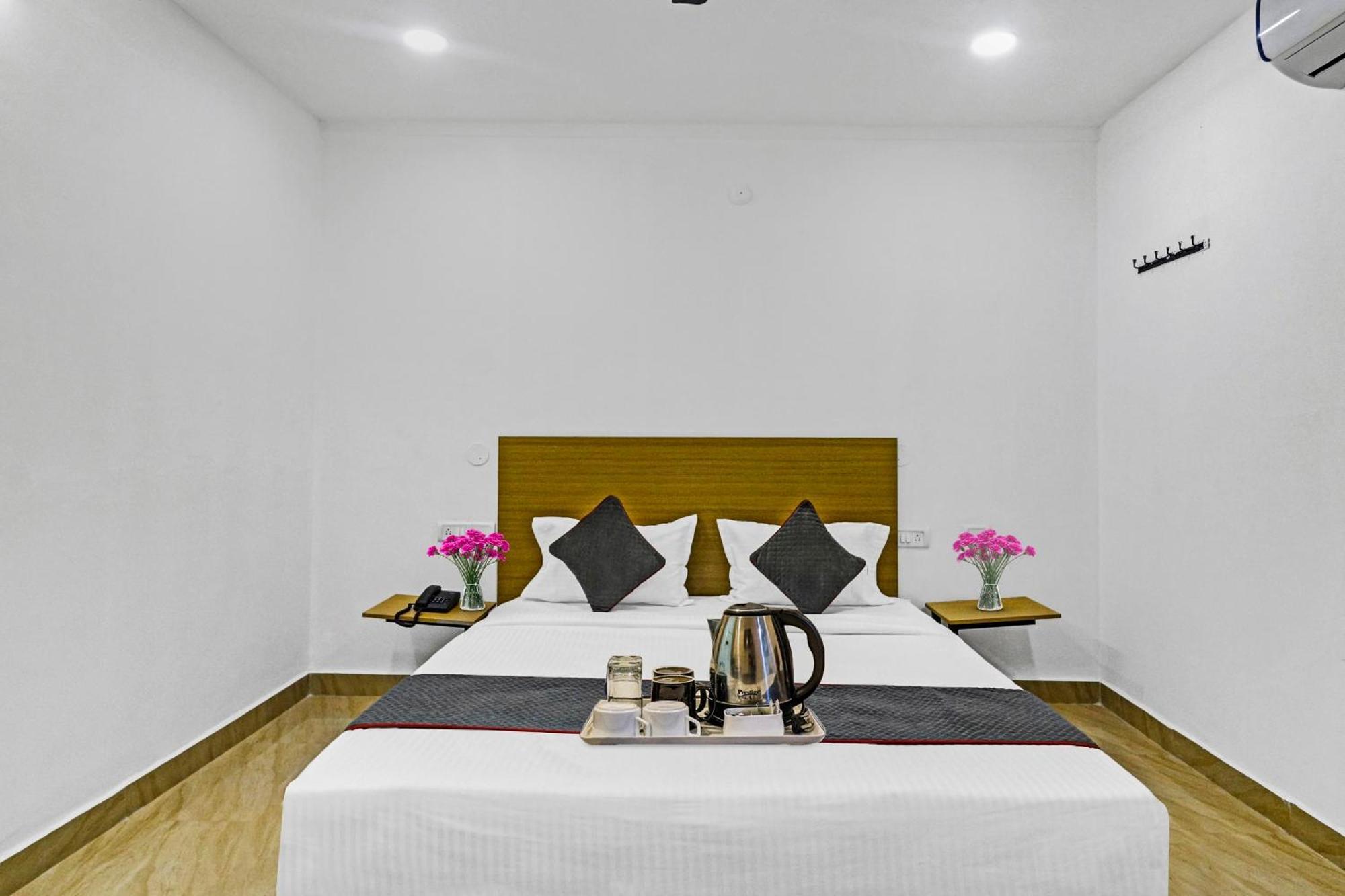 OYO Townhouse 1014 De Alphabet Hotel Q City Gachibowli Buitenkant foto