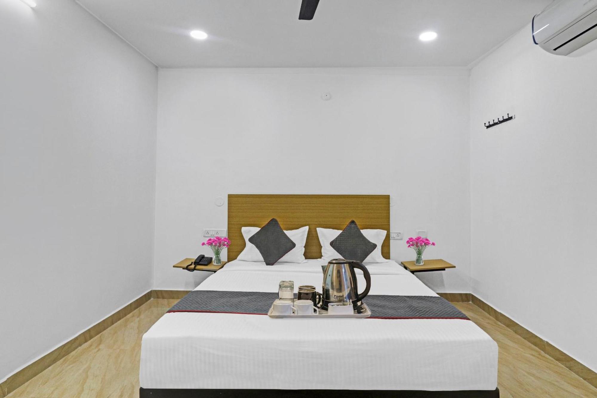OYO Townhouse 1014 De Alphabet Hotel Q City Gachibowli Buitenkant foto