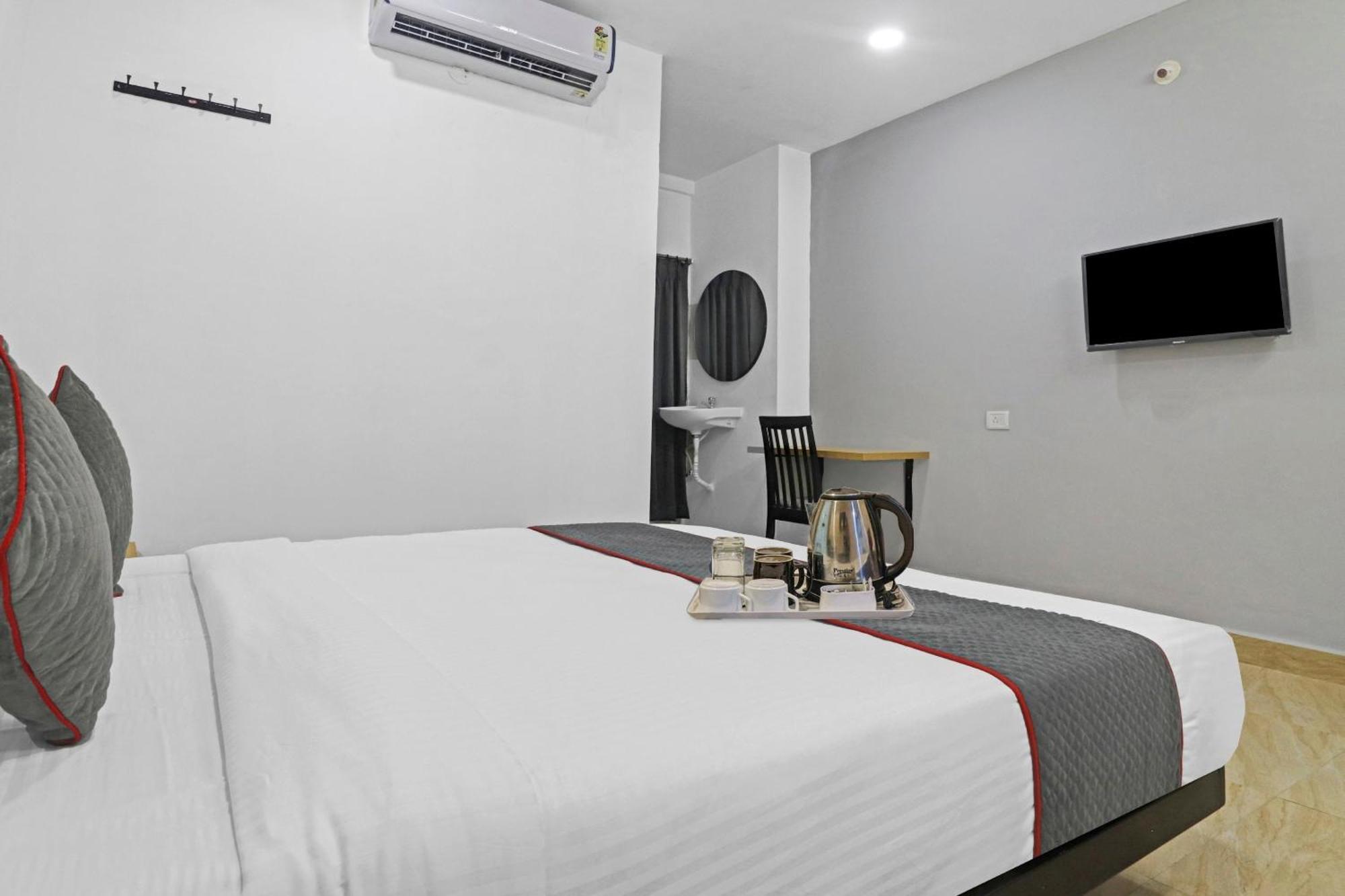 OYO Townhouse 1014 De Alphabet Hotel Q City Gachibowli Buitenkant foto