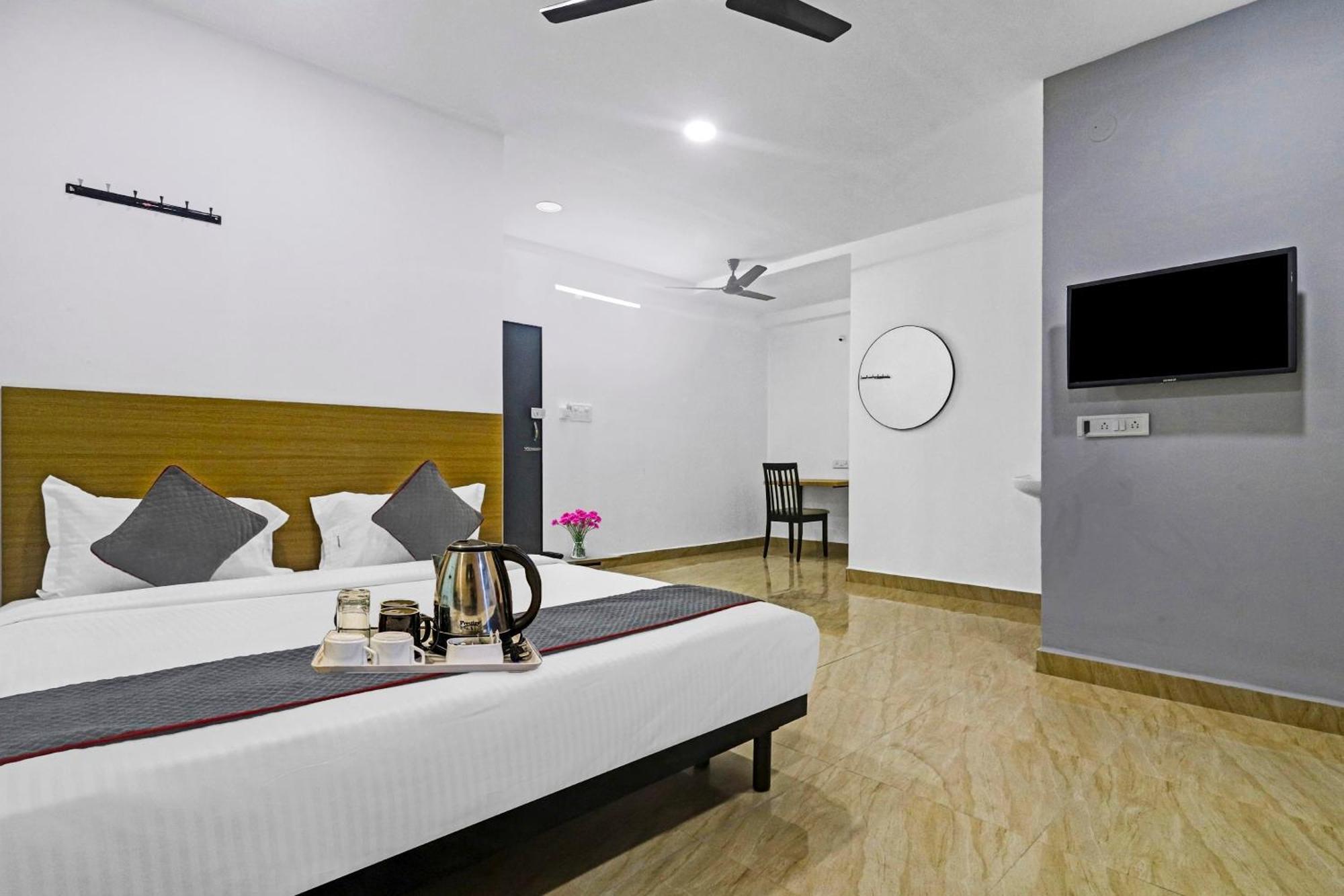 OYO Townhouse 1014 De Alphabet Hotel Q City Gachibowli Buitenkant foto